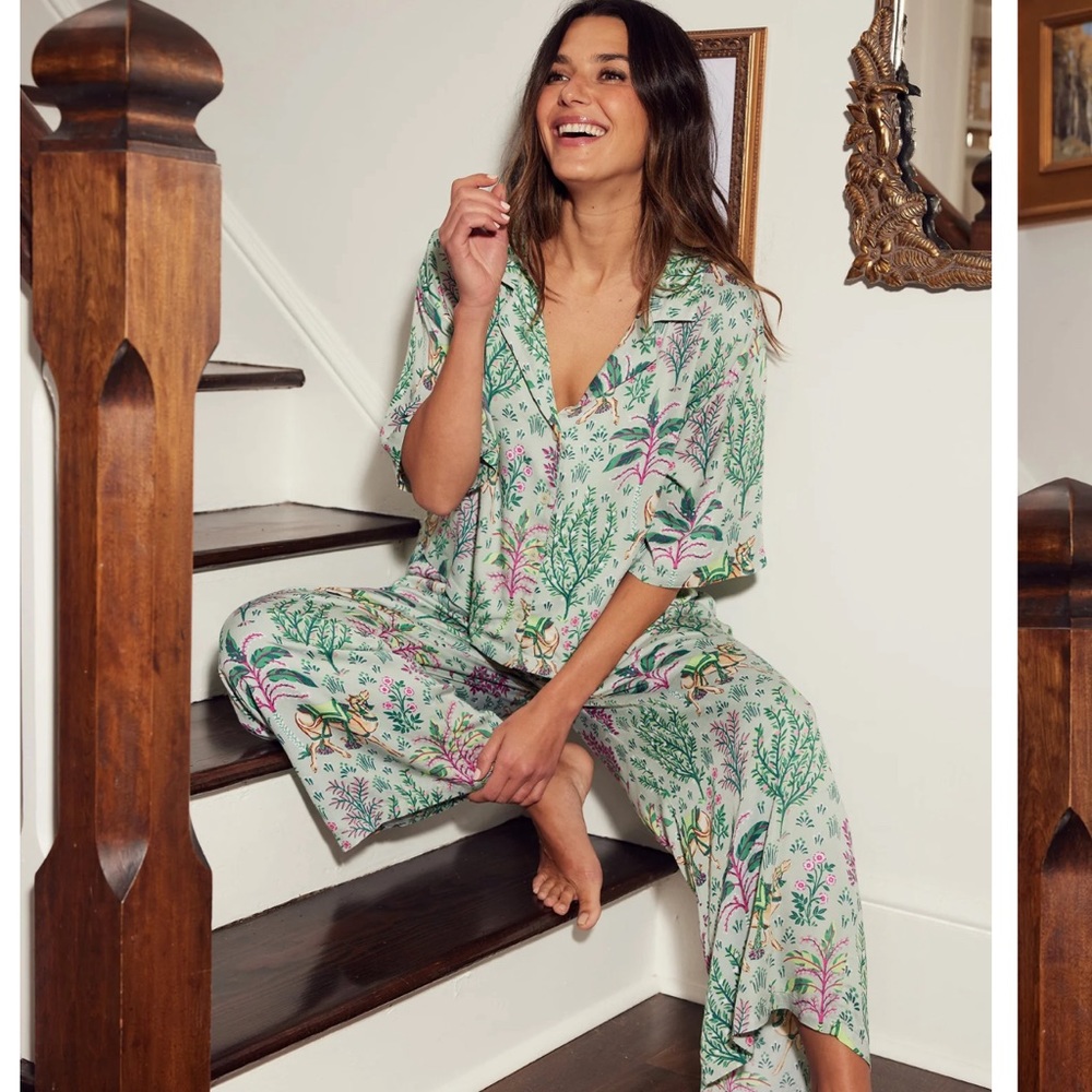 EUC Printfresh Satin Wildest Dreams Pajamas, in Camel’s Courtyard, Size XS Tall